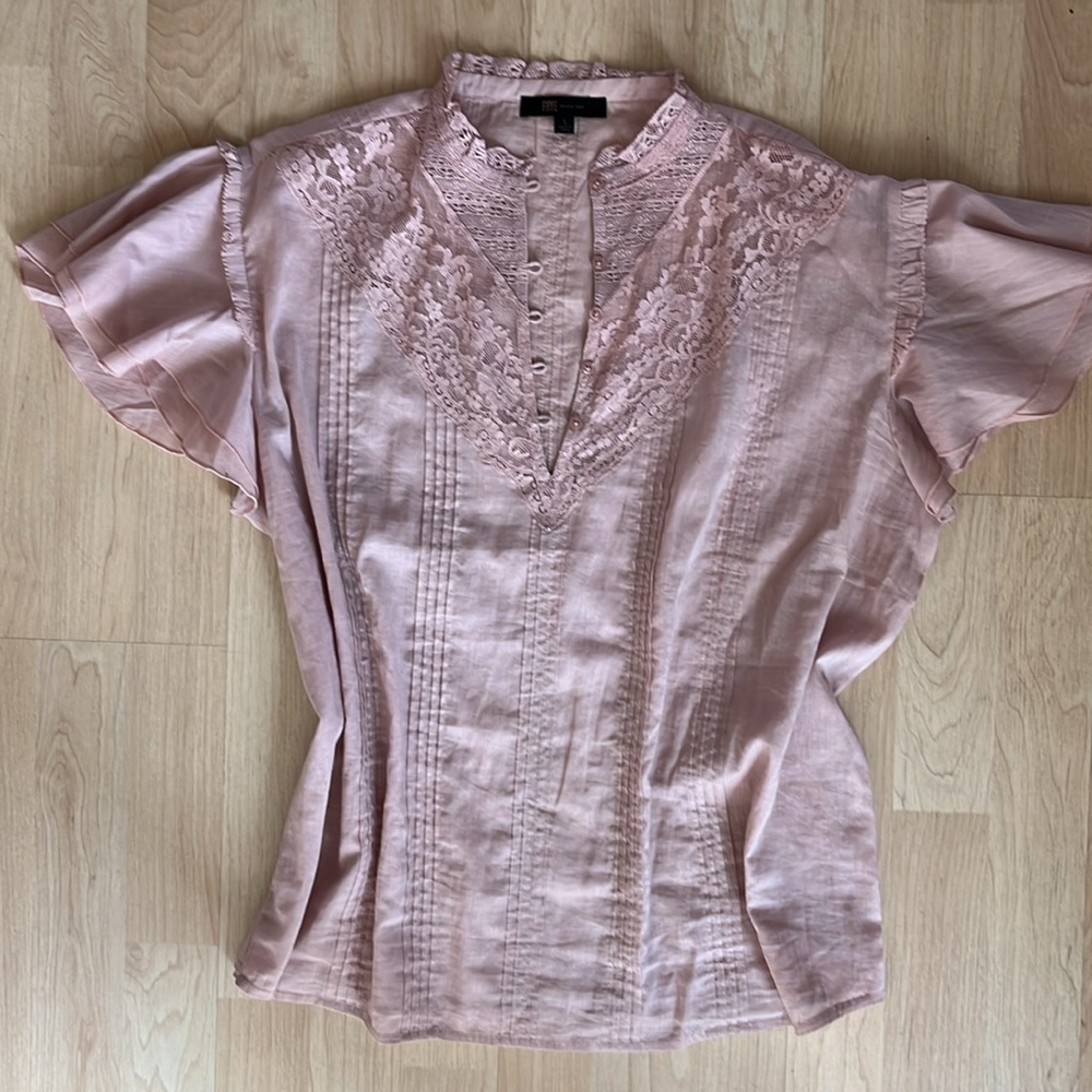 Boho style Frye blouse, dusty rose, size L with flutter sleeve and lace neckline